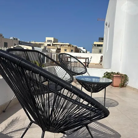 Penthouse Steps From Stunning Balluta Bay Sliema
