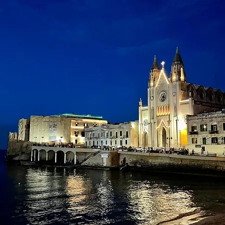 Penthouse Steps From Stunning Balluta Bay *
